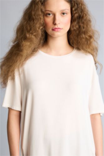 حريمي اوف وايت تيشيرت نص كم قصة مريحة