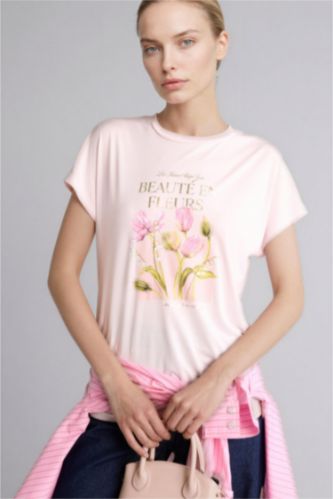 Kadın Açık Pembe Bisiklet Yaka Çiçekli Tişört