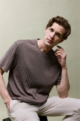 رجال بني فاتح Regular Fit Short Sleeve T-Shirt