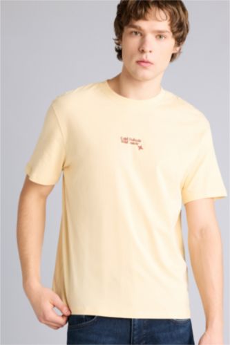 رجال أصفر تيشيرت نص كم قصة عادية مطبوع