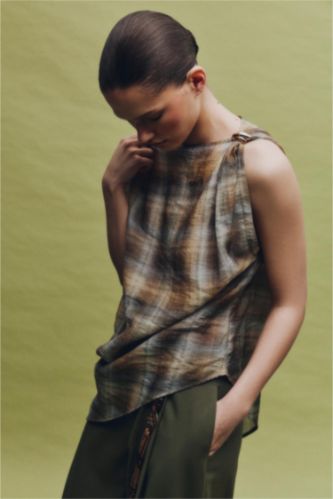 Kadın Haki Regular Fıt Kareli Modal Kolsuz Bluz