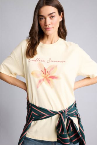 Kadın Açık Sarı Anneler Günü Oversıze Bisiklet Yaka Fotoğraf Çiçekli Kısa Kollu Tişört