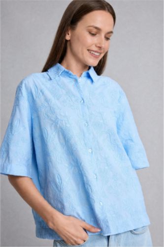 Kadın Açık Mavi Relaxed Fit Brode Kısa Kollu Gömlek