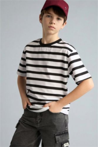 Erkek Çocuk - Genç Erkek Siyah New Regular Fit Kısa kollu Desenli Tişört Erkek Çocuk