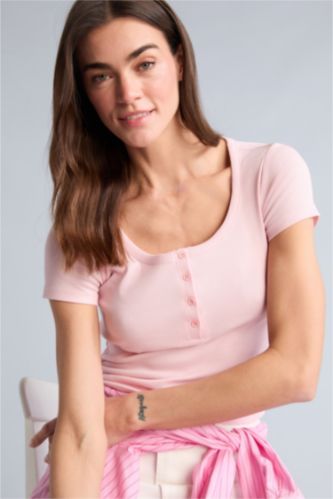 Kadın Açık Pembe Slim Fit Kısa kollu Kaşkorse Tişört