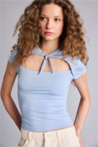 Kadın Açık Mavi Fıtted Kısa Kollu Tişört