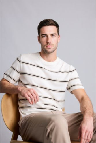 رجال بيج فاتح Standard Fit Short Sleeve T-Shirt