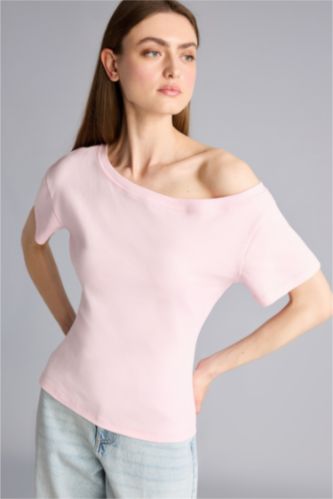 Kadın Açık Pembe Regular Fit Kayık Yaka Tişört