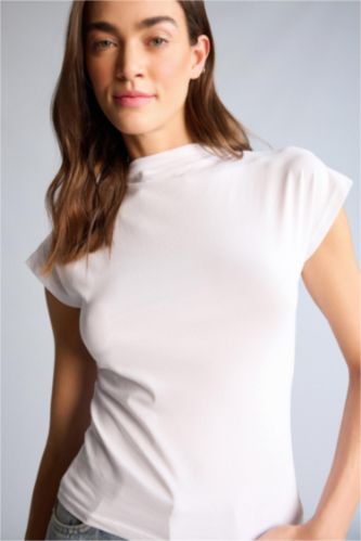 Kadın Kırık Beyaz Kısa Kollu Tişört