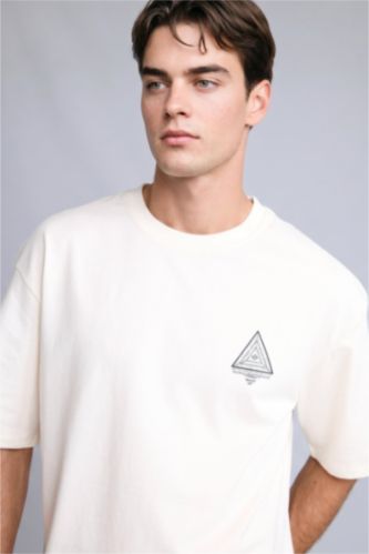 Man Ecru Boxy Fit Short Sleeve T-Shirt