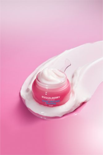 Woman Pink Eqqualberry NAD+ Peptide Boosting Cream Elasticity & Firmness NAD+ Peptide Cream