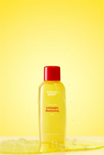 Woman Yellow Eqqualberry Vitamin Illuminating Toner Brightening & Anti-Rough Texture Vitamin C Toner