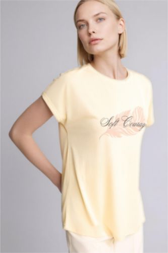 Woman Yellow Short Sleeve T-Shirt