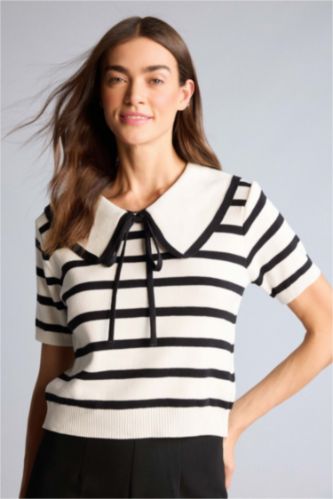 Kadın Kırık Beyaz Crop Büyük Yaka Çizgili Kazak