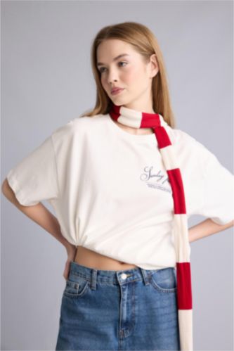 Kadın Kırık Beyaz Oversıze Bisiklet Yaka Kısa Kollu Tişört