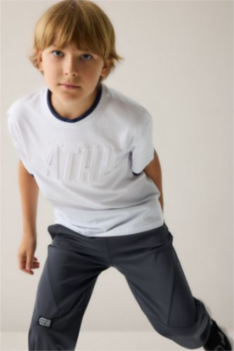 BOYS & TEENS White تيشيرت ابيض اولادي نص كم بطبعة شعار اوفر سايز