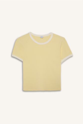 Kadın Açık Sarı Slim Fit Kısa Kollu Tişört