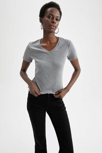 Slim Fit Basic T-Shirt mit V-Ausschnitt