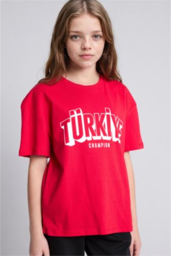 Girls & Teens Red تيشيرت بناتي نص ردن بطبعة شعار