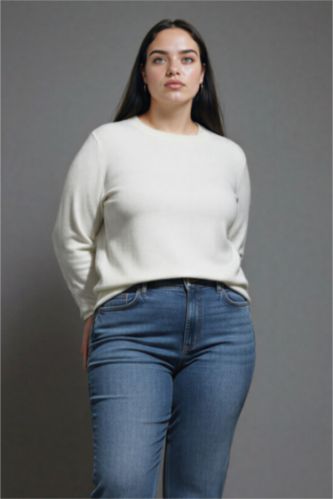 بلوفر تريكو قصة مريحة برقبة مستديرة