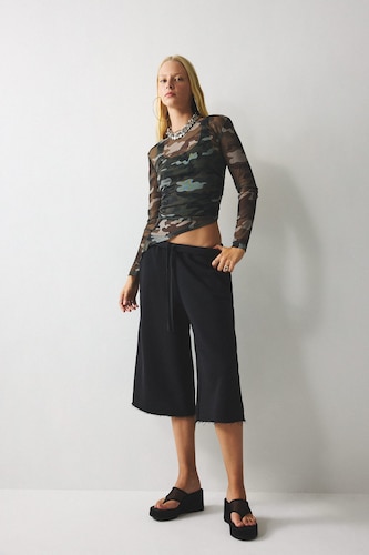 Kadın Siyah Loose Fit Kesik Paça Bermuda Şort