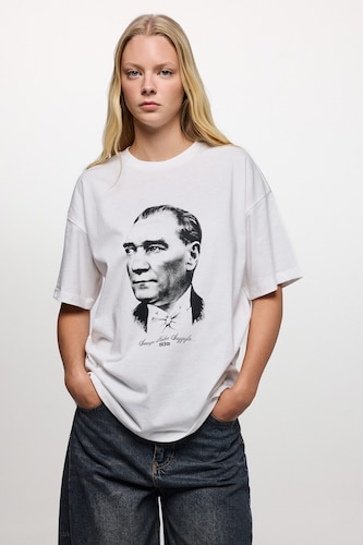 Oversıze Atatürk Baskılı Kısa Kollu Tişört