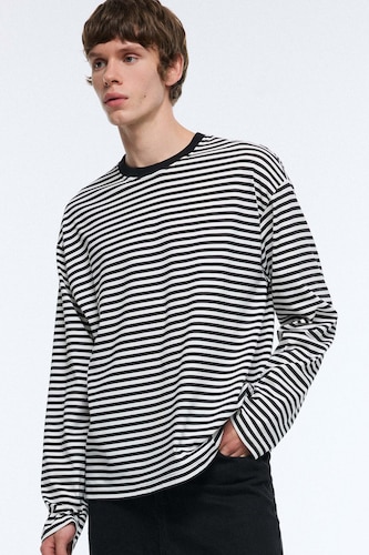 Man Black Boxy Fit Long Sleeve T-Shirt