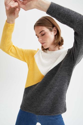 Пуловер стандартного кроя с круглым вырезом для женщин