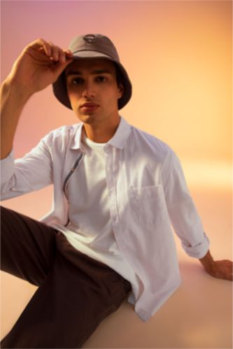 رجال بيج قميص بأكمام طويلة منقوش بقصة ضيقة