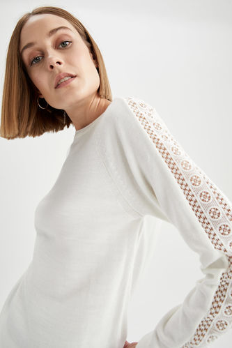 Relax Fit Cardigan With Lace Detailed Sleeves 