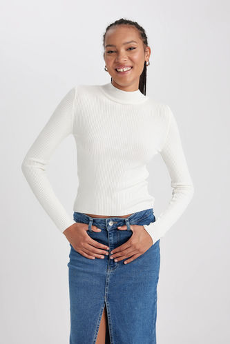 Пуловер приталеного крою напівводолазка трикотажний для жінок