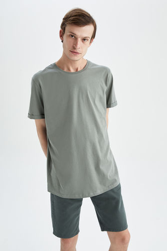 T-shirt basique à manches courtes et col rond coupe longue