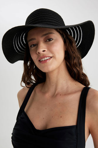 Women's Flared Straw Hat