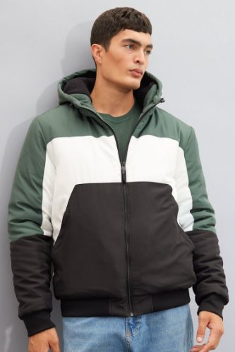 Slim Fit Şişme Mont Dar Kesim Renk Bloklu Kapüşonlu Polar Astarlı Fermuarlı