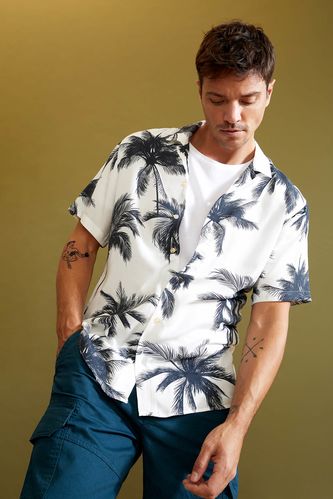 Modern Fit Tropical Patterned Short Sleeve Shirt