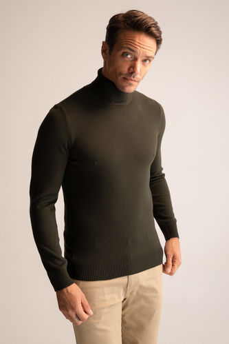 Пуловер приталенного кроя с высоким воротником для мужчин