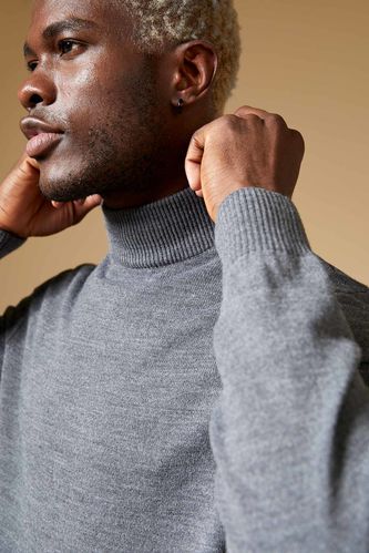 Slim Fit Long Sleeve Turtleneck Sweater