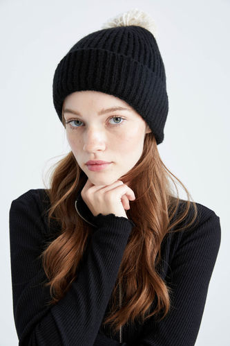 Женская шапка с помпоном спицами – Снежинка | Вязание Шапок - Модные и Новые Модели