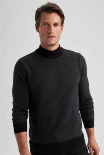 Regular Fit Color Block Turtleneck Knit Pullover