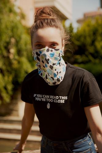 Güvende Kal Bisiklet Yaka Slogan Baskılı Tişört