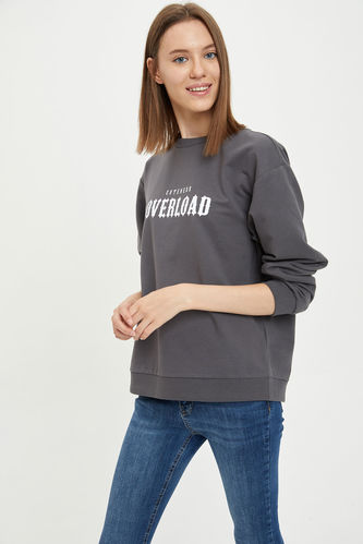 Regular Fit Crew Neck Long Sleeve Gothic Print Sweatshirt