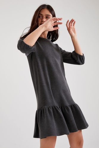 Long-Sleeved Relaxed Fit Crew Neck Knitted Dress