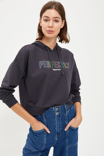 Slogan Desenli Regular Fit Kapüşonlu Uzun Kollu Sweatshirt