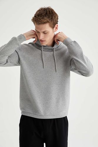 Long-Sleeved Slim Fit Hooded Sweatshirt