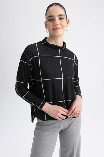 Traditional Checked Turtleneck Front Short Back Long Relax Fit Blouse