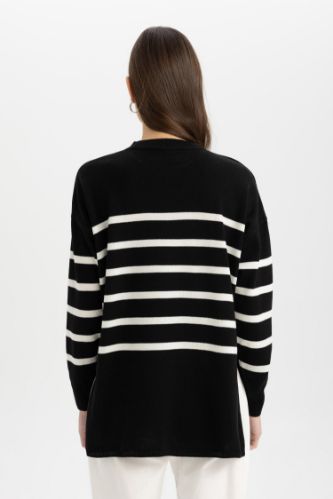 Black WOMAN Relaxed Fit Striped Long Sleeve Crew Neck Sweater 1975527 DeFacto