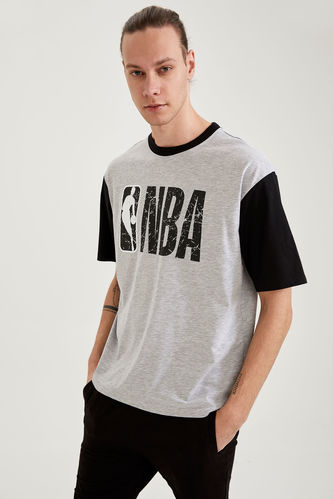 Ліцензійна футболка оверсайз-фіт з круглим вирізом «NBA»