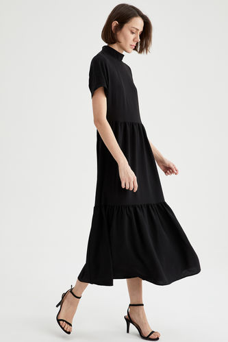 Volan Detaylı Kısa Kollu Oversize Fit Maxi Elbise