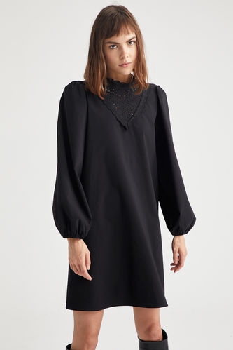 Oversize Fit Balloon Sleeved Dress With Lace Details