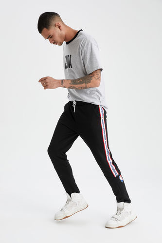Ліцензійні спортивні штани-джоггери приталеного крою слім-фіт «NBA»